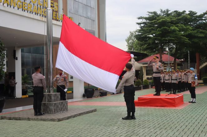 
					Kapolres Tangsel Sampaikan Pentingnya Kehadiran Polri Ditengah Masyarakat, Dalam Upacara Hari Kesadaran Nasional