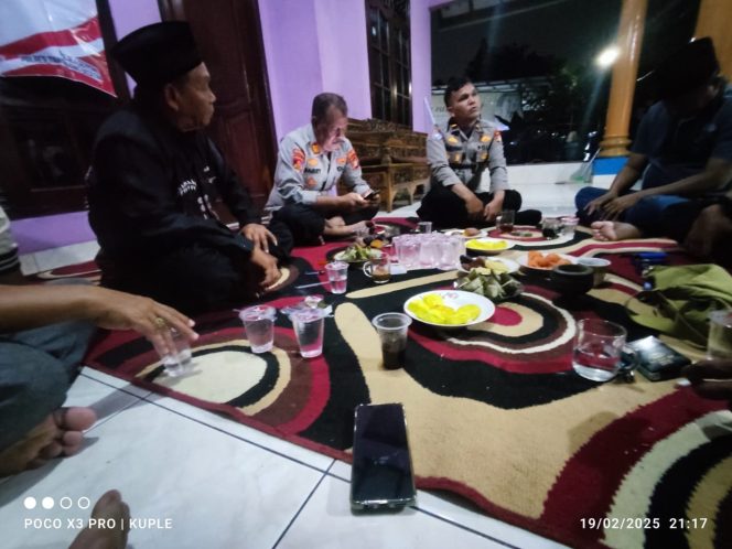 
					Ngopi Kamtibmas di Lengkong Wetan: Warga dan Polisi Bahas Keamanan Lingkungan
