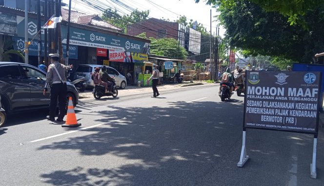 
					Puluhan Pengendara Terjaring dalam Razia Pajak Kendaraan di Ciputat