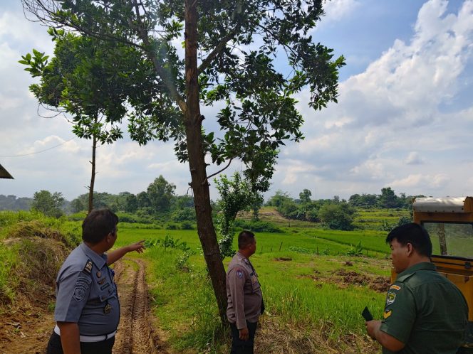 
					Sinergi TNI-Polri dalam Giat Sambang, Wujudkan Keamanan di Desa Ciangir