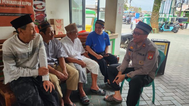 
					Kapolsek Ciputat Timur Silaturahmi dengan DKM Masjid Al-Istiqomah, Sampaikan Pesan Kamtibmas