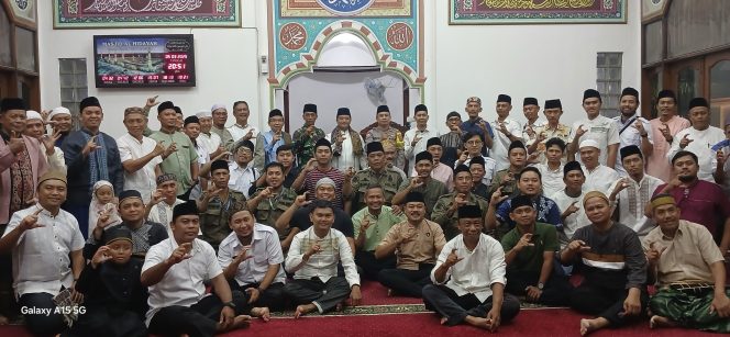 
					Pererat Silaturahmi dengan Warga, Bhabinkamtibmas Gelar Tarawih Keliling