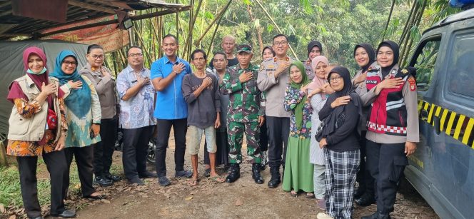 
					Polsek Ciputat Timur Gelar Bakti Sosial Peduli Banjir di Cirendeu