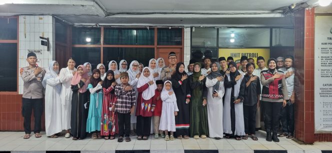 
					Polsek Ciputat Timur Gelar Buka Bersama dan Santunan Anak Yatim