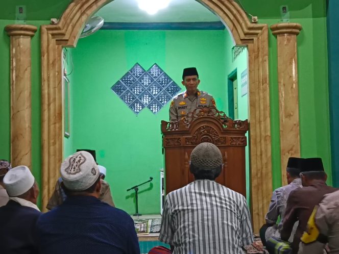 
					Kapolsek Cisauk AKP Dhady Arsya S.H, MH Sampaikan Kultum di Masjid Jami’ Al Ikhlas Kampung Cisauk Sinyal