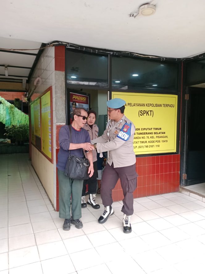 
					Unit Propam Polsek Ciputat Timur Bantu Pelayanan Tuna Netra yang Membuat Laporan