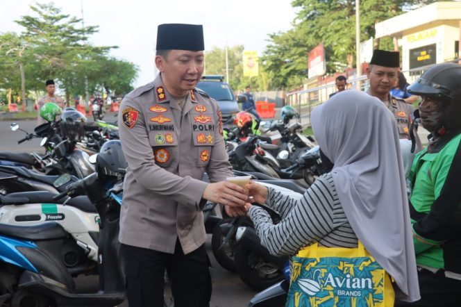 
					Polres Tangerang Selatan Gelar Bagi-bagi Takjil dan Buka Puasa Bersama Insan Pers