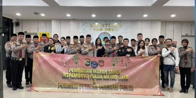 
					Ditobvit Polda Metro Jaya Bareng Pemuda Pecinta Polri Bagikan Makan Sahur