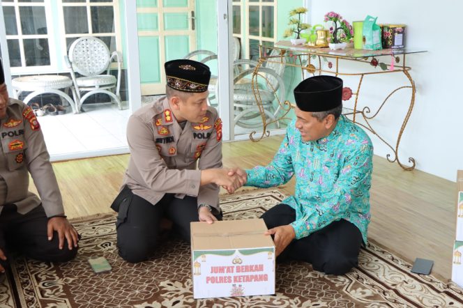 
					Jum’at Berkah Ramadhan, Kapolres Ketapang Berbagi Bansos Kepada Panti Asuhan dan Pondok Pesantren