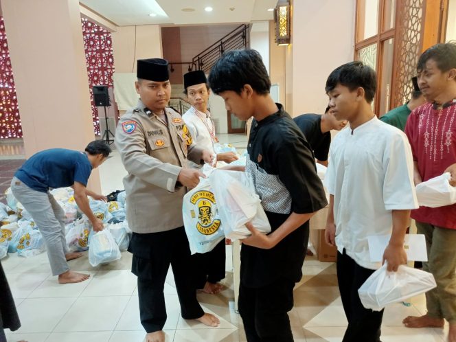 
					Santunan Yatim dan Dhuafa di Masjid Raya Bani Umar Berlangsung Khidmat