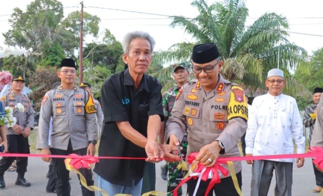 
					Wujud Kepedulian Untuk Masyarakat, Kapolres Kobar Resmikan Fasilitas Air Minum Bersih Di Polsek Kolam