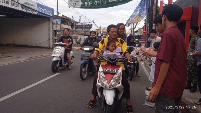 
					Fahmi Tamami Santuni Anak Yatim dan Berbagi Takjil di Pamulang