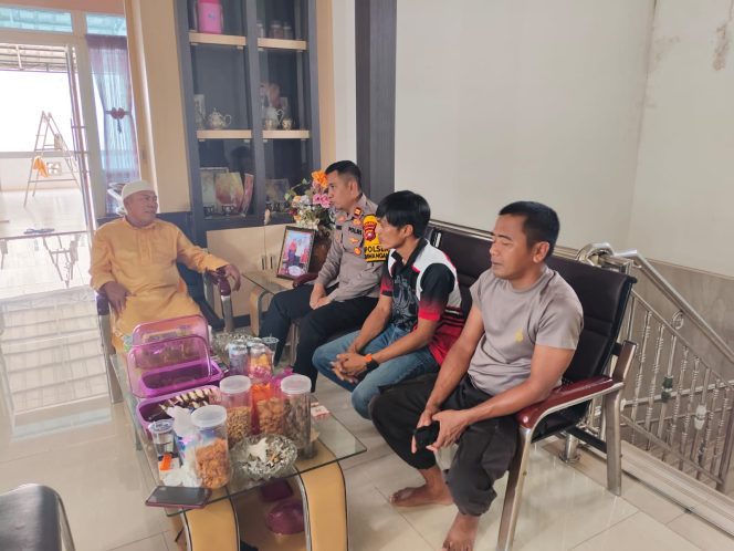
					Kapolsek Kendawangan Laksanakan Silaturahmi Kamtibmas di Hari Lebaran Idul Fitri 1446 H