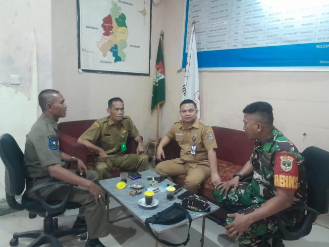 
					Komsos, Babinsa tekankan Masalah Keamanan di Masyarakat