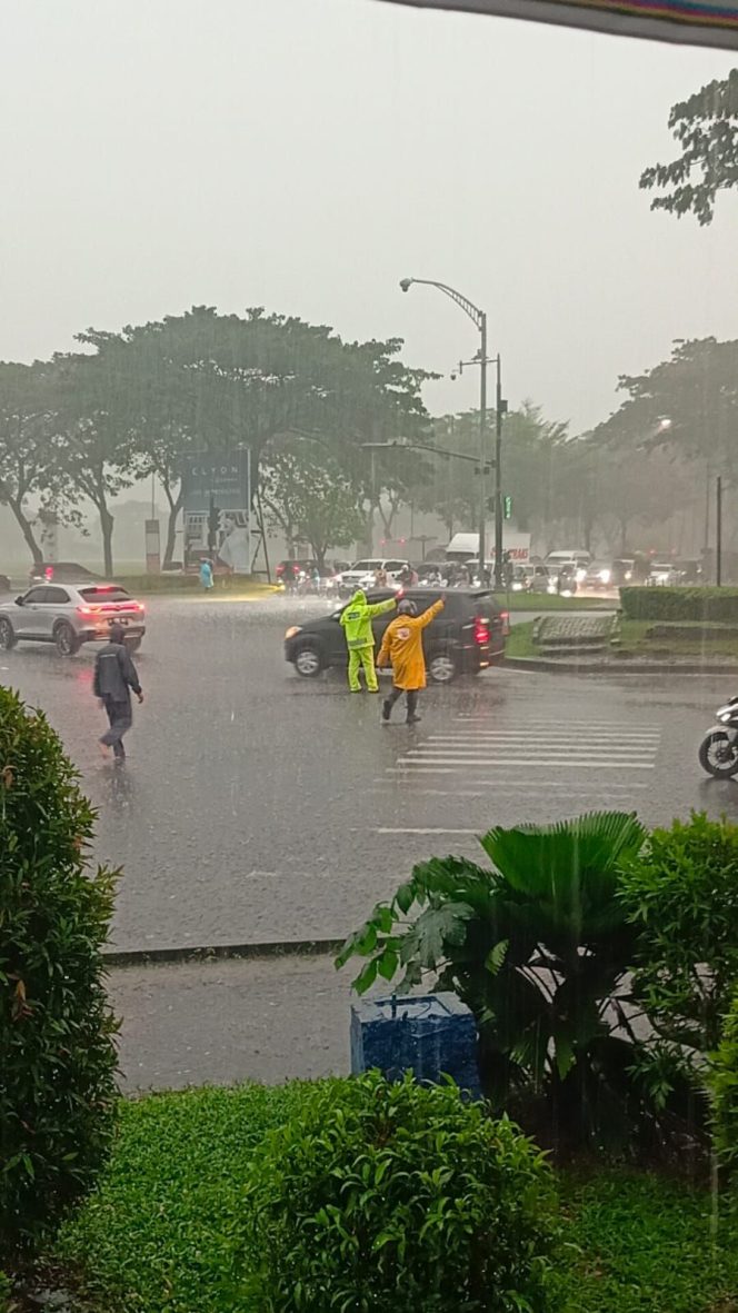 
					Atasi Lampu Lalu Lintas Bermasalah, Satlantas Polres Tangerang Selatan Laksanakan Rekayasa Arus Lalin