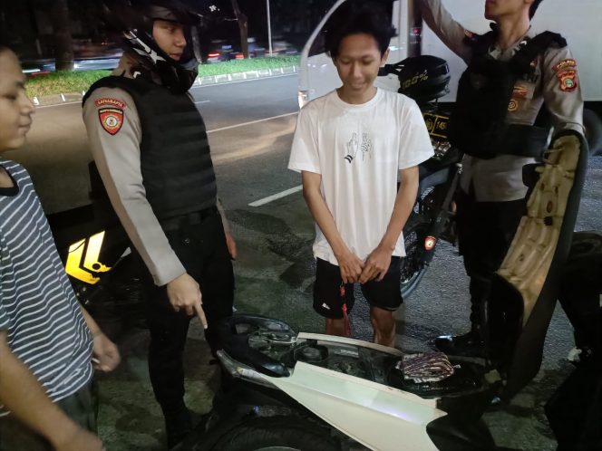 
					Tim Patroli Perintis Presisi Polres Tangsel Gelar Operasi Cipta Kondisi dan Brantas Jaya 2025 di Pasar Modern