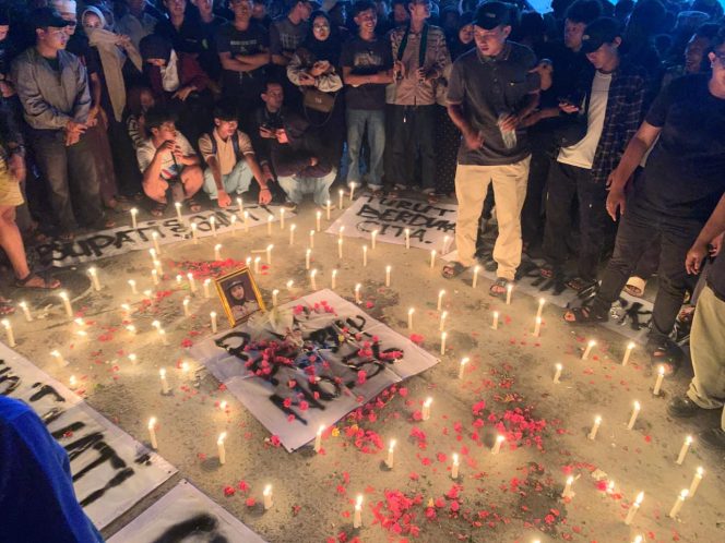 
					Himpunan Mahasiswa Rumpin Gelar Aksi Tabur Bunga dan Bakar Lilin, Serukan Penegakan Perbup 56/2023 untuk Lindungi Keselamatan Pelajar