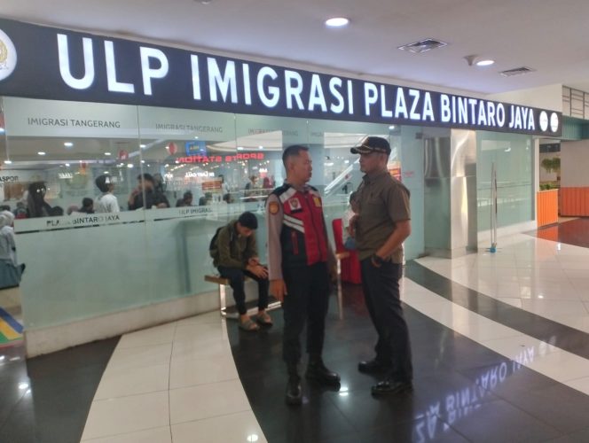
					Unit Samapta Polsek Pondok Aren Gelar Patroli Dialogis di Sekitar Plaza Bintaro