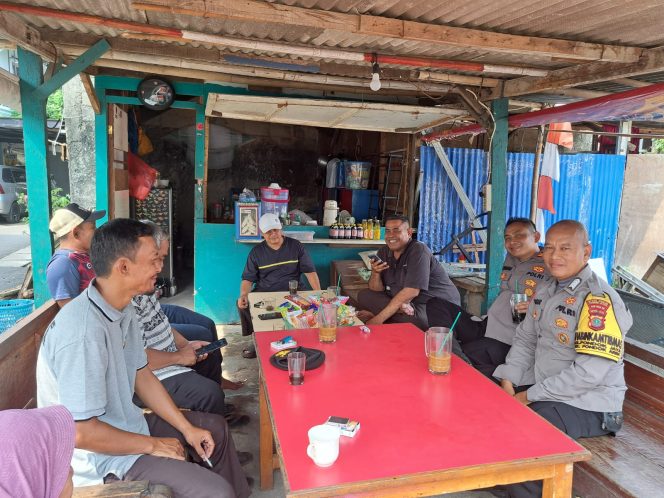 
					Pererat Sinergi, Polsek Pondok Aren Sambangi Warga dan Sampaikan Himbauan Kamtibmas