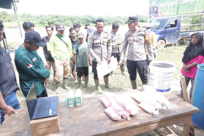 
					Dorong Hasil Penanaman Jagung Lebih Optimal, Polres Ketapang Berikan Pendampingan Pembuatan Pupuk Migo Kepada Poktan Sepakat Jaya Kecamatan Tayap