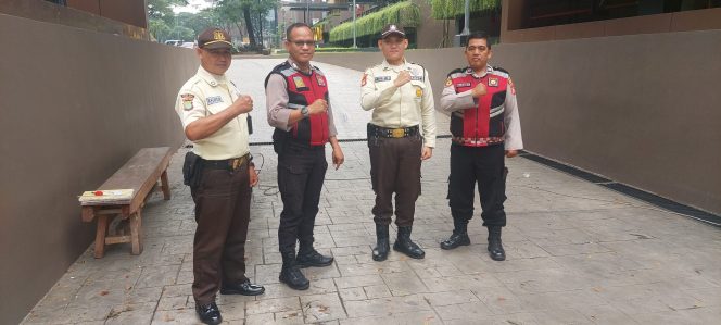 
					Unit Samapta Polsek Serpong Gelar Patroli Sambang Cegah Gangguan Kamtibmas di Kawasan Ruko Cavitalcop