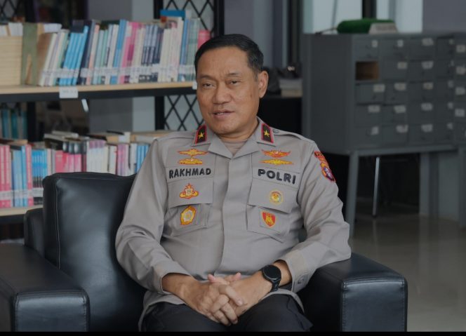 
					Perdalam Wawasan Masyarakat Terhadap Program Polri dan Pemerintah, Wakapolda Kalteng Tulis Buku Transformasi Polri dan Asta Cita