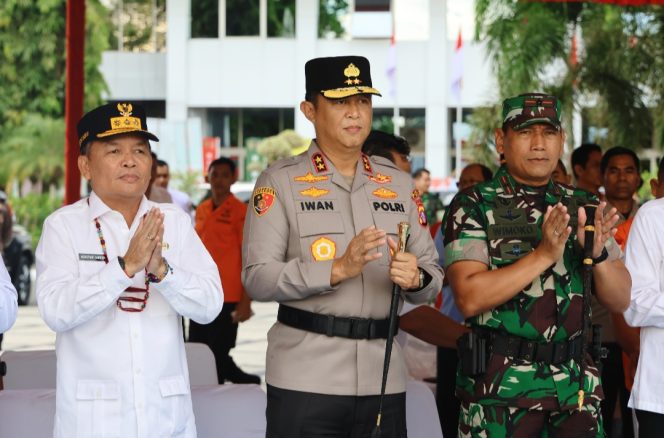 
					Siap Hadapi Karhutla, Kapolda Kalteng Hadiri Apel Gelar Personil dan Sarpras Penanganan Darurat Karhutla Di Kantor Gubernur
