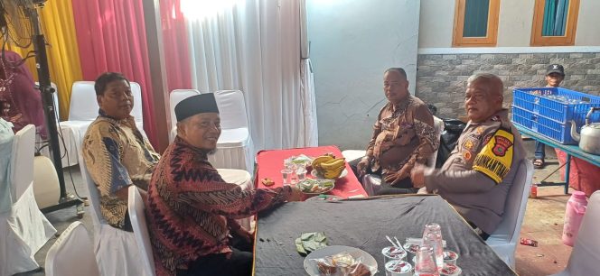 
					Bhabinkamtibmas Pamulang Barat Sambangi Ketua RT, Sampaikan Pesan Kamtibmas