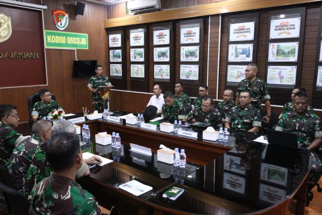 
					Kunjungan Kerja Danrem 052/Wkr ke Kodim 0503/JB : Perkuat Sinergi dan Moral Prajurit