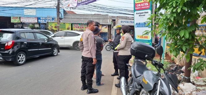 
					Tindak Lanjut Laporan Warga, Polsek Ciputat Timur Tertibkan Parkir Liar di Bukit Cirendeu