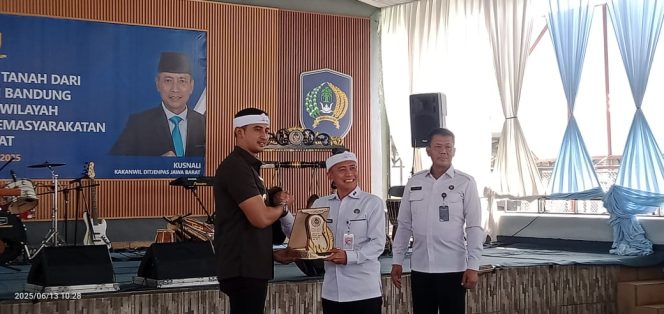 
					Kabupaten Bandung Serahkan Hibah Tanah kepada Kanwil Ditjen PAS Jabar untuk Dukung Penguatan Fasilitas Permasyarakatan.