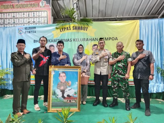 
					Lepas Sambut Bhabinkamtibmas Rempoa, Ipda Iwan Dilepas dengan Haru, Aipda Pawit Disambut Penuh HarapanTangsel