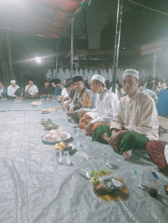 
					Bhabinkamtibmas Kadu Jaya Hadiri Tahlilan Warga, Perkuat Kedekatan dengan Masyarakat