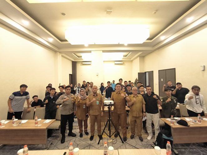 
					Bhabinkamtibmas Hadiri LDK, Dorong Pemuda Pakulonan Jadi Pemimpin Masa Depan