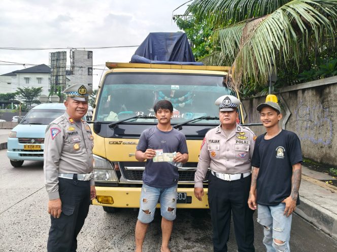 
					Polsek Kelapa Dua Sosialisasikan Program “Menuju Indonesia Zero ODOL” di Jalan Raya Legok-Karawaci