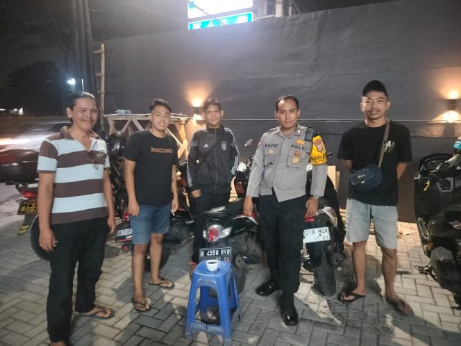 
					Dekatkan Diri dengan Warga, Bhabinkamtibmas Lengkong Gudang Laksanakan DDS di YSL Bilyard dan Caffe BSD