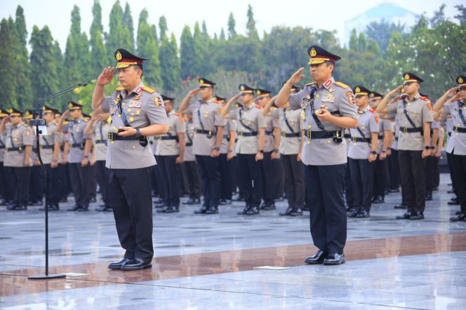 
					Sambut Hari Bhayangkara ke-79, Kapolri Pimpin Ziarah ke TMP Kalibata