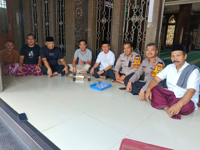 
					Kunjungi Masjid Jami Al-Hidayah, Kanit Binmas Polsek Serpong Ajak Tokoh Agama Jaga Kamtibmas