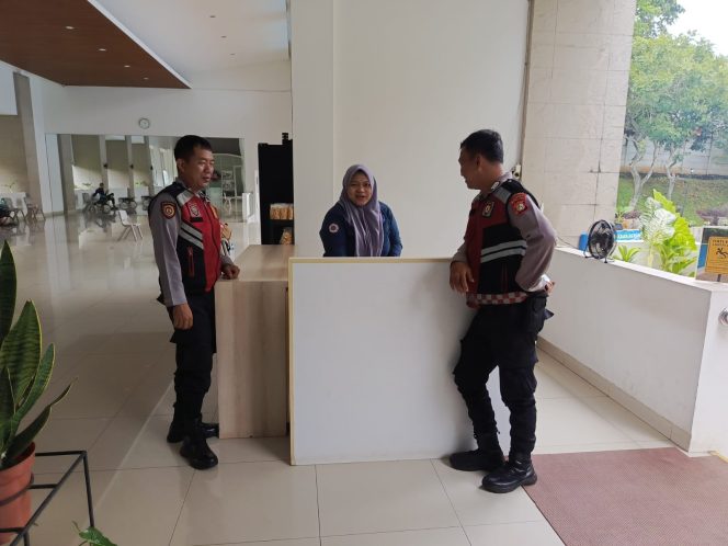 
					Unit Samapta Polsek Pondok Aren Patroli Dialogis, Perkuat Keamanan Jelang HUT Bhayangkara