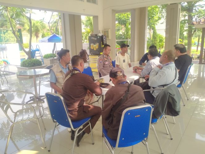 
					Bhabinkamtibmas Cijantra Ajak Warga dan Pengembang Jaga Kamtibmas dalam Pembangunan Cluster Baru