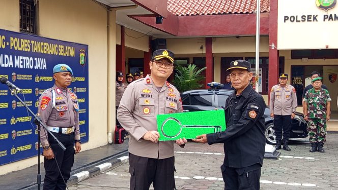 
					Kapolsek Pamulang Pimpin Apel Gabungan Pengamanan Malam Takbiran Idul Adha dan Resmikan Mushola Al Furqon