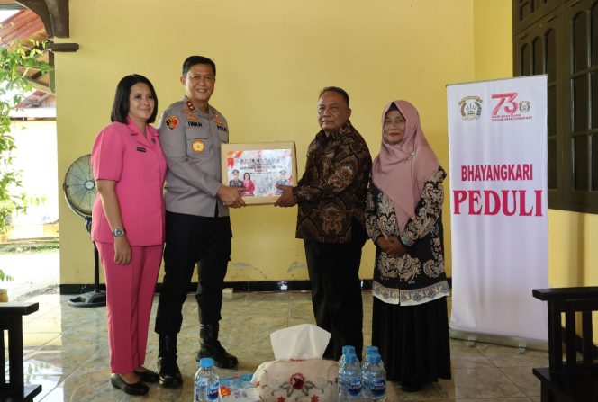 
					Sambut Hari Bhayangkara ke-79, Polda Kalteng Laksanakan Anjangsana ke Kediaman Purnawirawan, Warakawuri dan Panti Asuhan