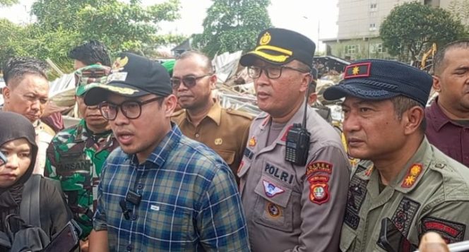 
					Pemkot Tangsel Tertibkan Lahan Aset di Roxy Ciputat, Tempat Hiburan Dibongkar dan Warga Diberi Waktu Bongkar Mandiri