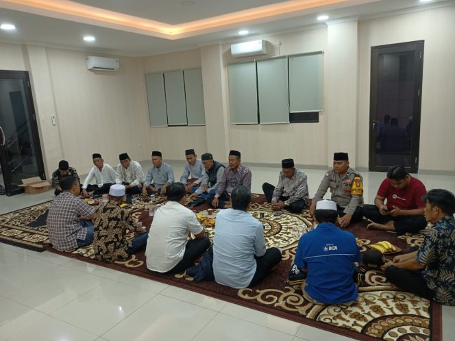 
					Bhabinkamtibmas Sambangi Ketua RT/RW se-Kelurahan Perigi Baru Bahas Kamtibmas