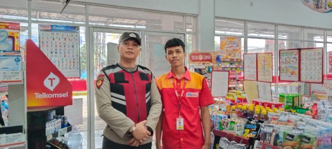 
					Unit Samapta Polsek Legok Sambangi Minimarket, Sampaikan Imbauan Kamtibmas