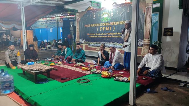 
					Pererat Ukhuwah Islamiyah, Bhabinkamtibmas Desa Caringin Hadiri Kegiatan PPMI di Kp. Bungaok