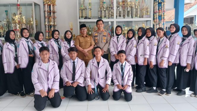 
					Monitoring MPLS, Kapolsek Cisauk Tekankan Disiplin dan Bahaya Narkoba