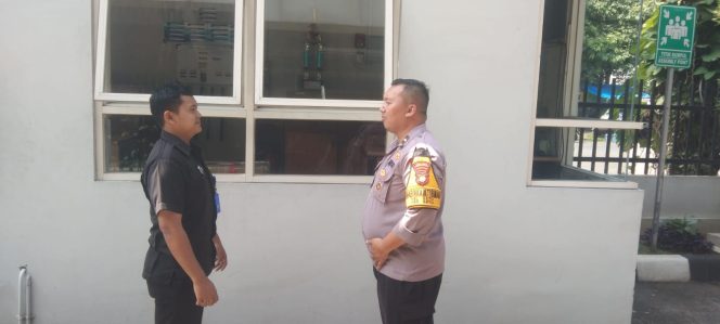 
					Bhabinkamtibmas Kelurahan Setu Sambangi PT Body Shop, Imbau Keamanan Tingkatkan Kewaspadaan
