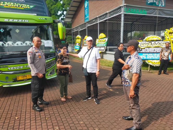 
					Bhabinkamtibmas Sambangi Warga Gading Serpong, Ajak Bersama Jaga Keamanan