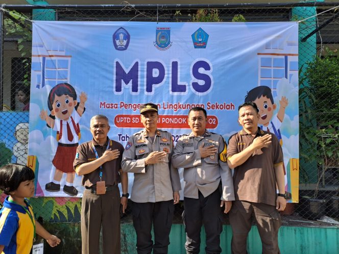 
					Police Go To School, Edukasi Pelajar SDN 2 Pondok Benda Tentang Disiplin dan Bahaya Kenakalan